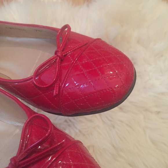 Stuart Weitzman Low Block Heel Cap Toes in Chanel Style Stitching - Picture 14 of 16